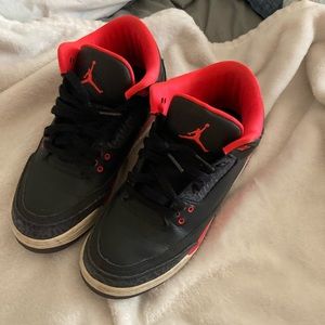 Jordan 3’s size 7Y black with neon pink!